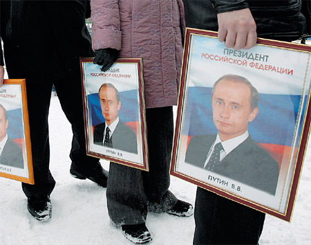 Снимут ли портреты Путина в государственных учреждениях?