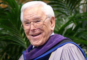 Доктор Роберт Г. Шуллер, пастор, основатель общины Хрустального собора