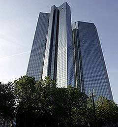 Здание Deutsche Bank. Фото AFP
